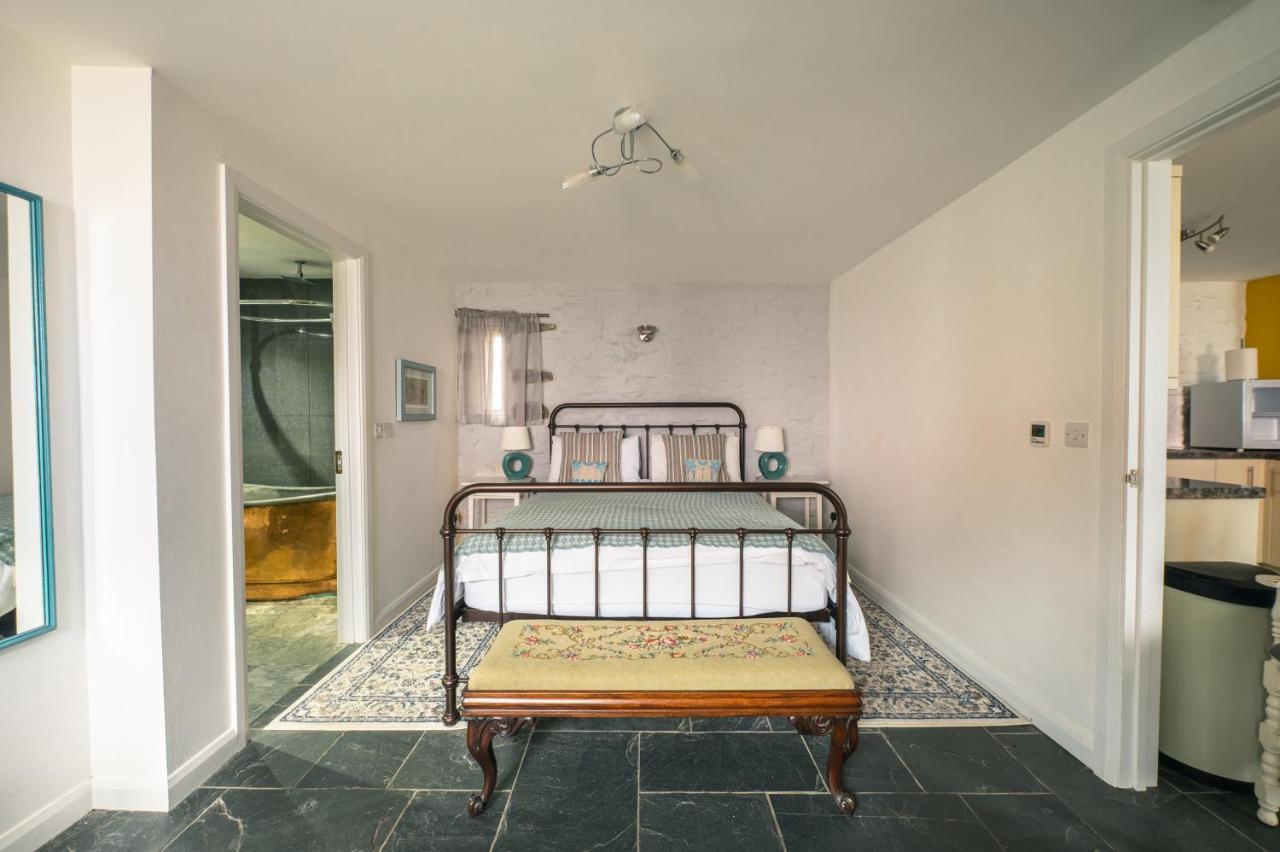 St Davids Hideaway With Roll-Top Bath & Log Burner エクステリア 写真