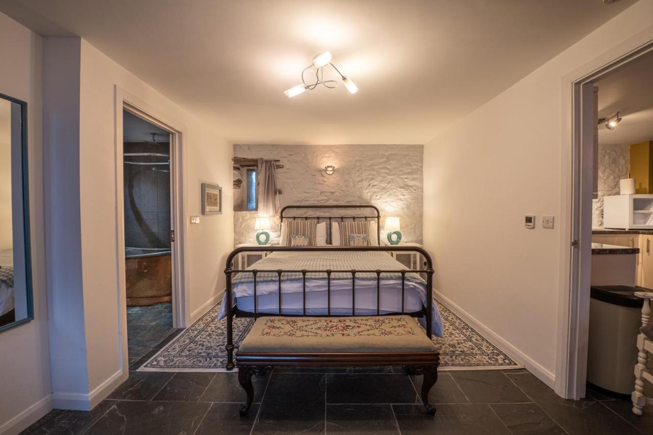 St Davids Hideaway With Roll-Top Bath & Log Burner エクステリア 写真