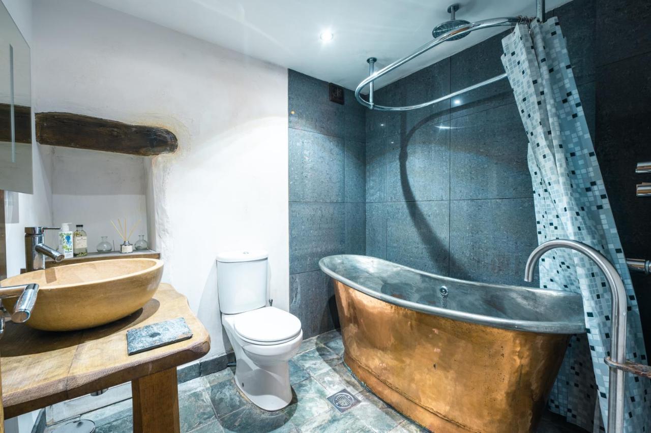 St Davids Hideaway With Roll-Top Bath & Log Burner エクステリア 写真
